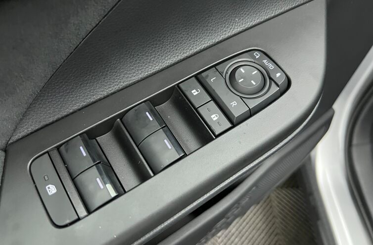 TOYOTA C-HR SUV Hybride rechargeable Essence