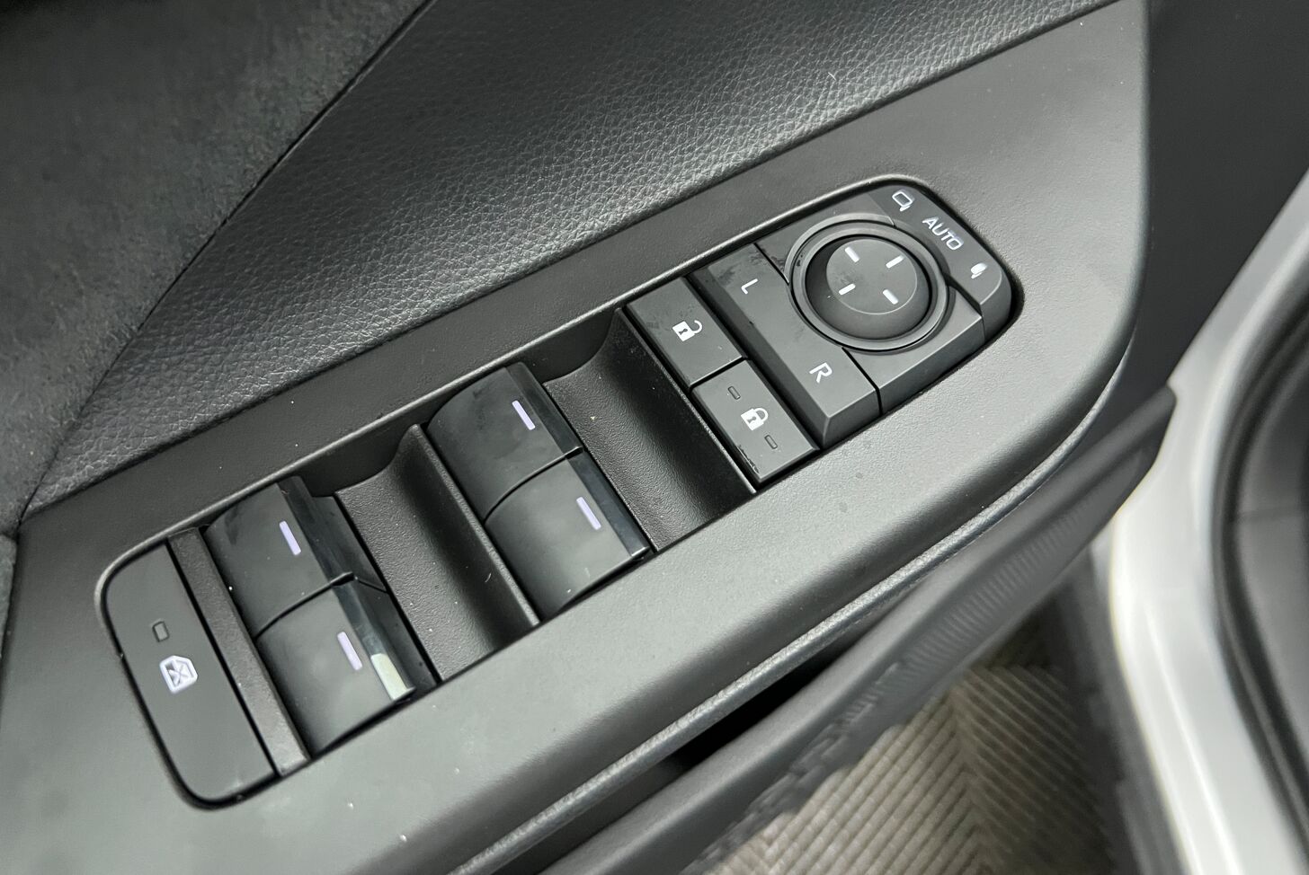 TOYOTA C-HR SUV Hybride rechargeable Essence