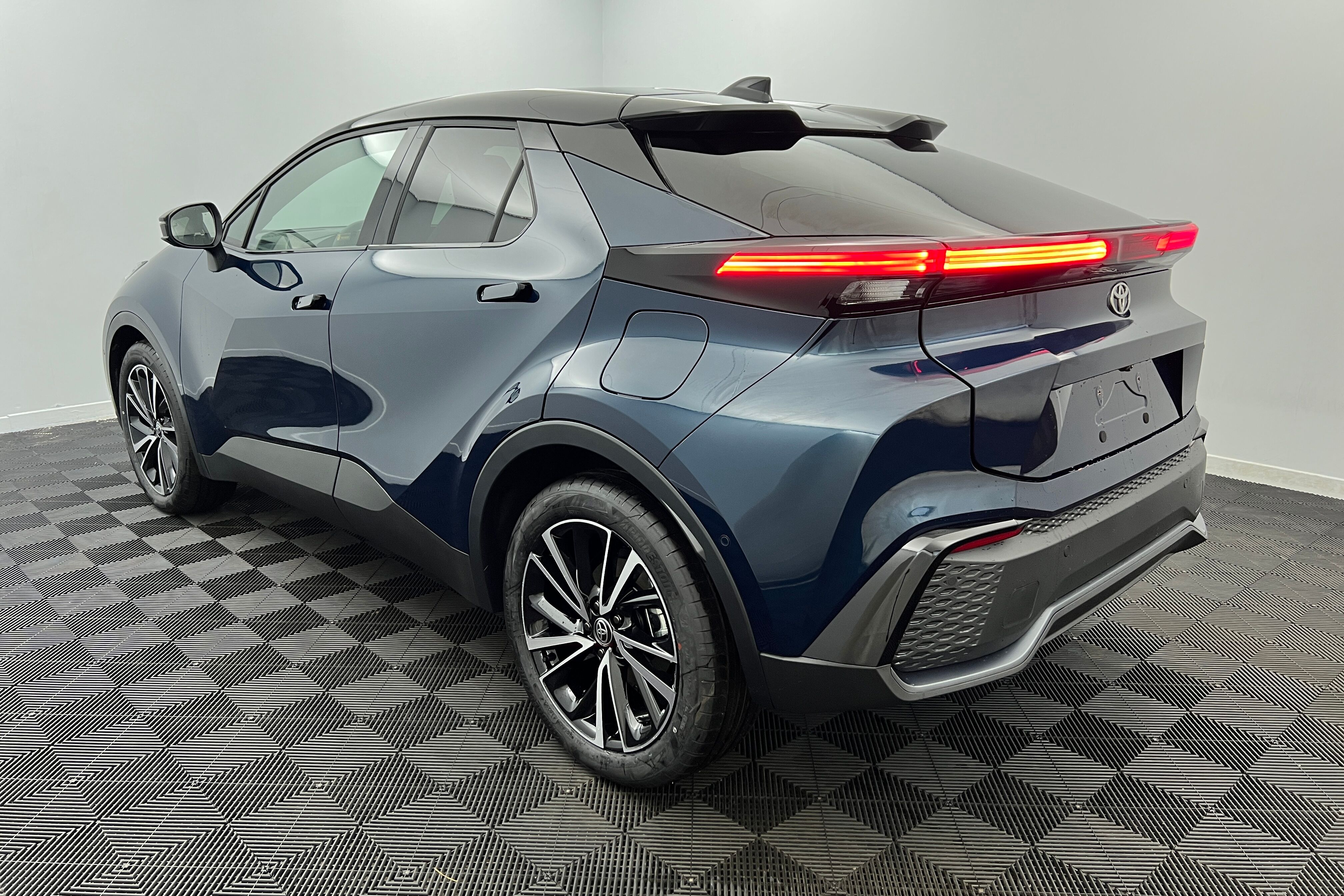 TOYOTA C-HR — photo 4