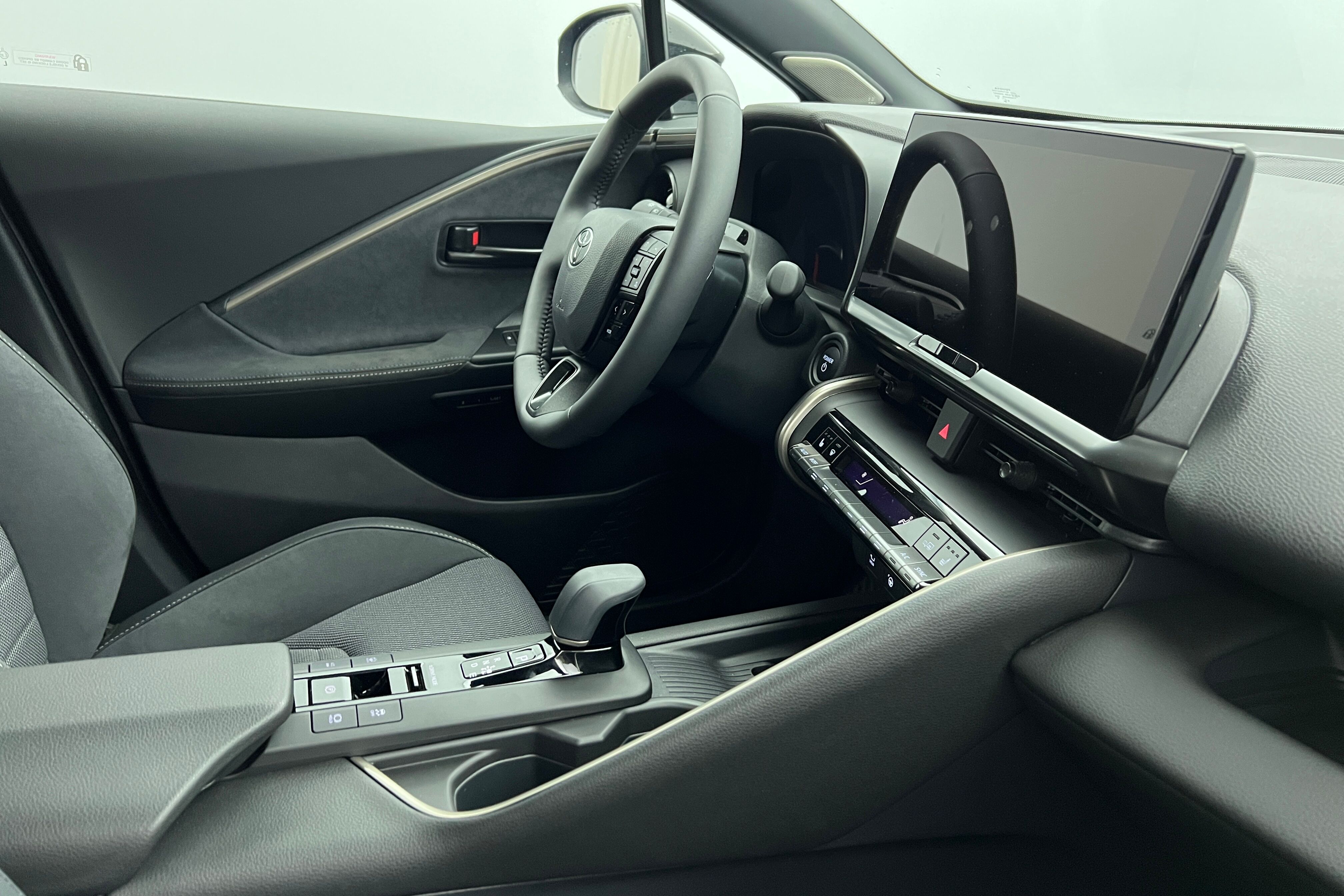 TOYOTA C-HR — photo 6