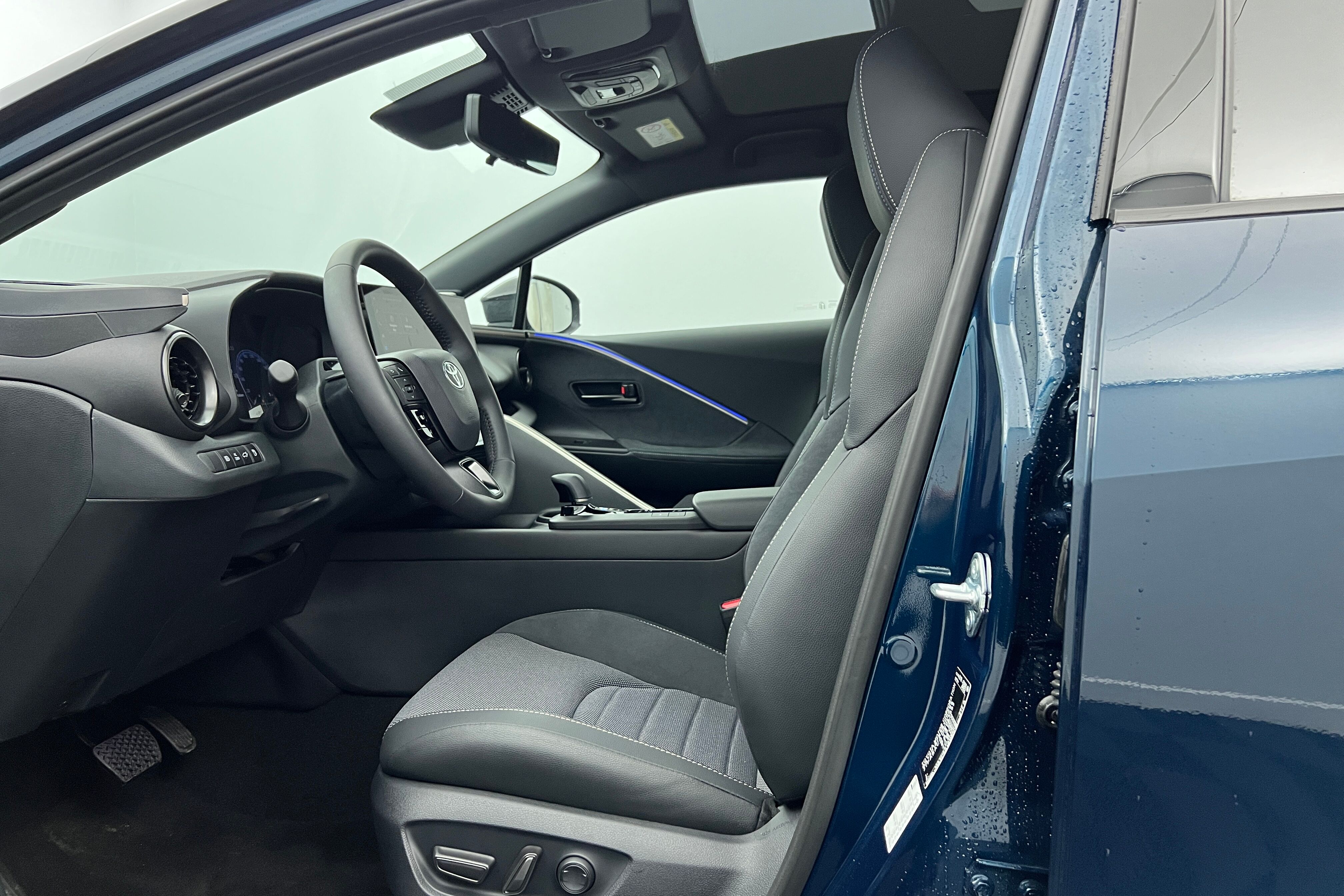 TOYOTA C-HR SUV Hybride rechargeable — photo 11