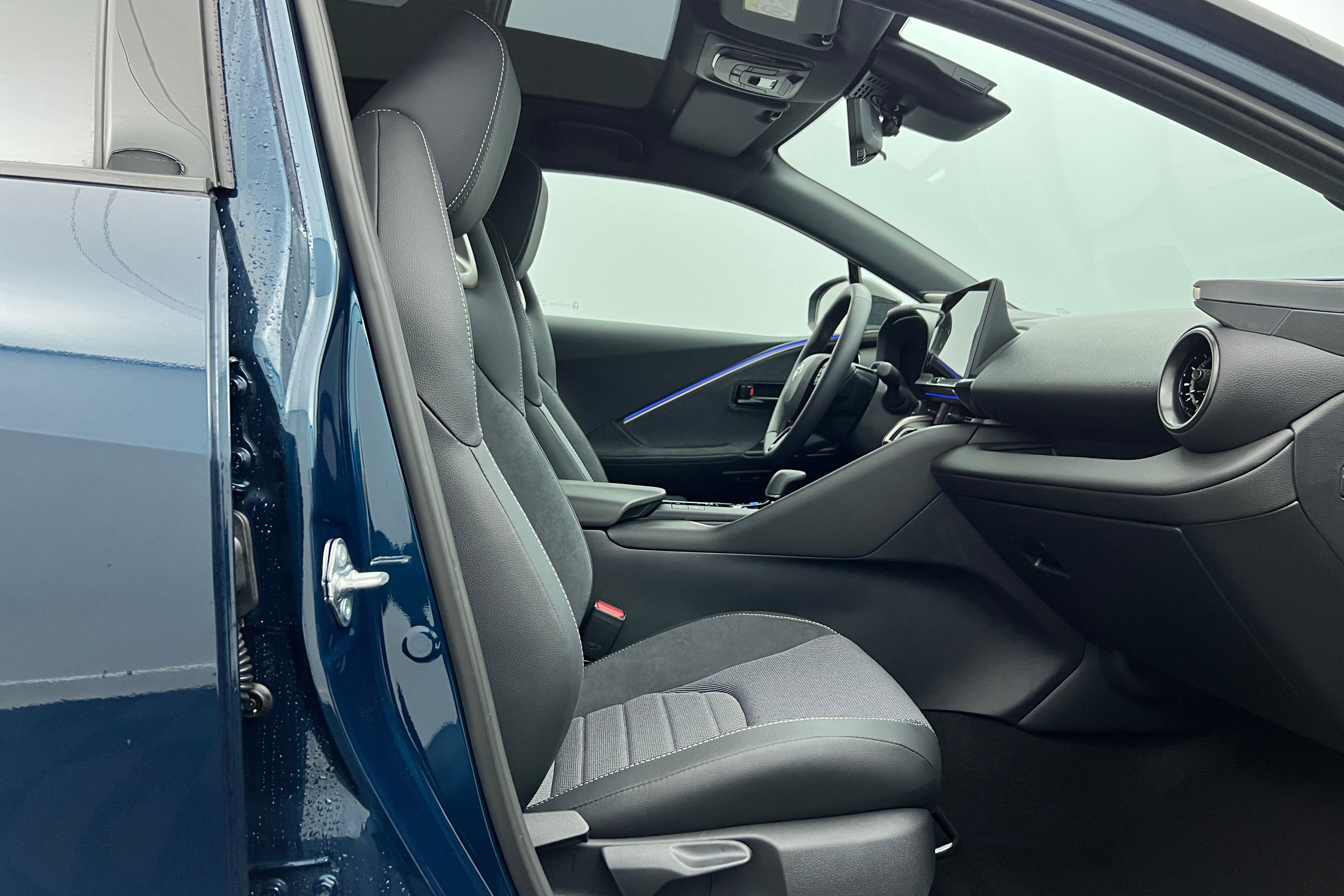 TOYOTA C-HR SUV Hybride rechargeable — photo 12