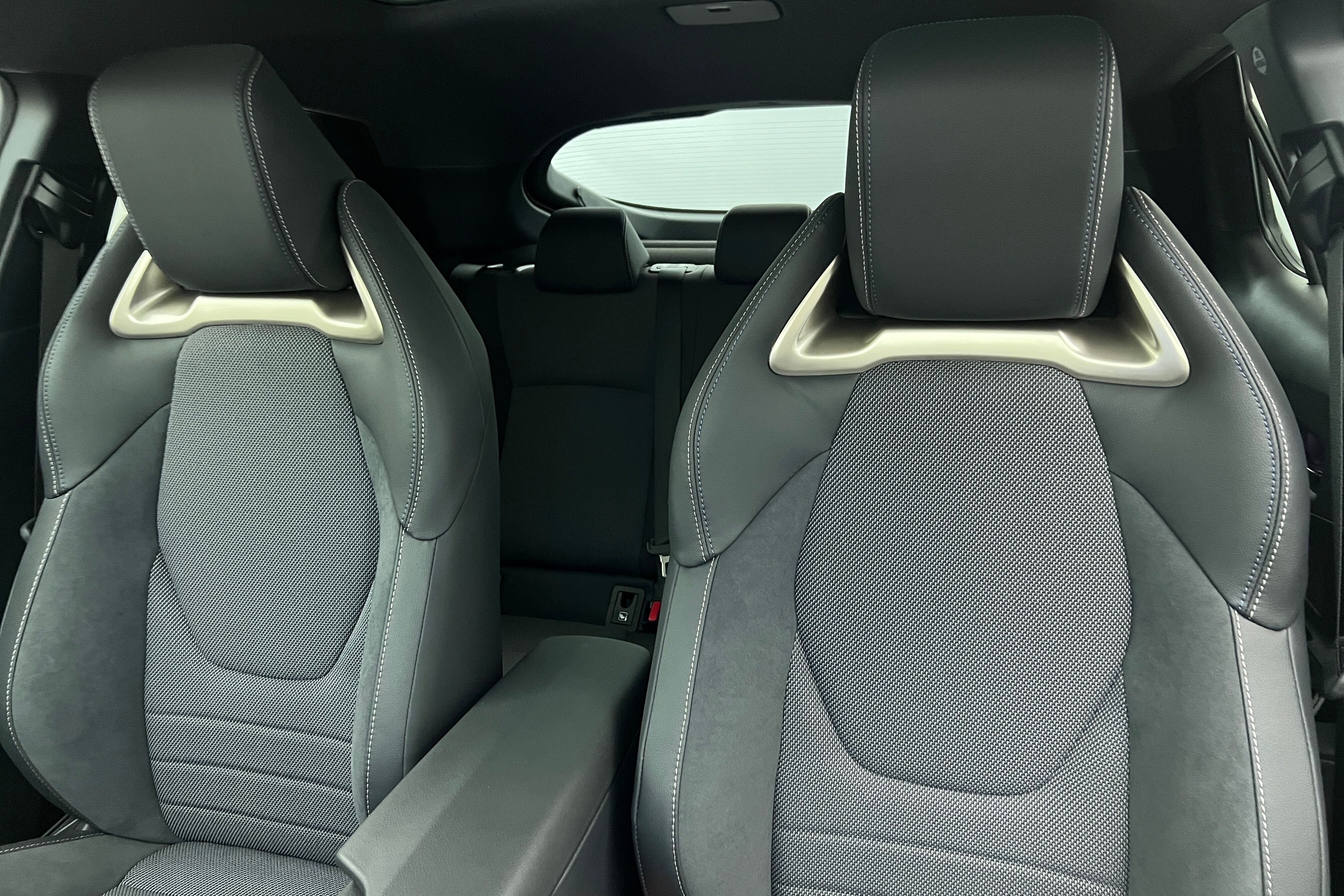 TOYOTA C-HR SUV Hybride rechargeable — photo 13