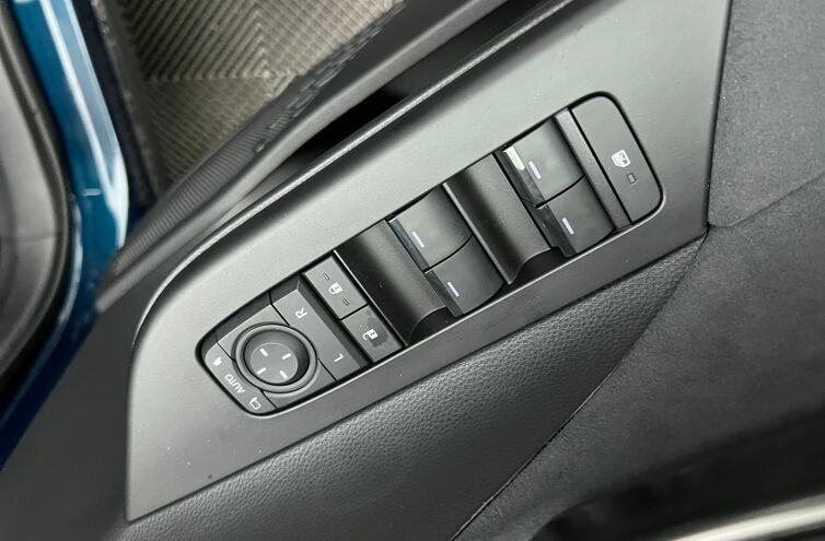 TOYOTA C-HR SUV Hybride rechargeable Essence