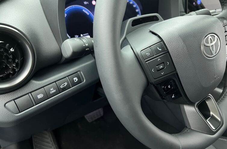 TOYOTA C-HR SUV Hybride rechargeable Essence