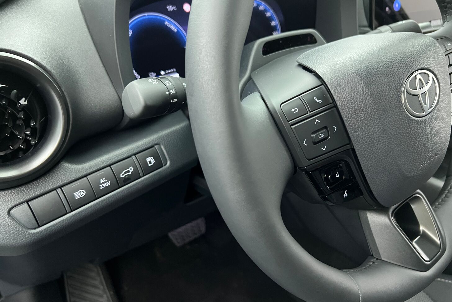 TOYOTA C-HR SUV Hybride rechargeable Essence