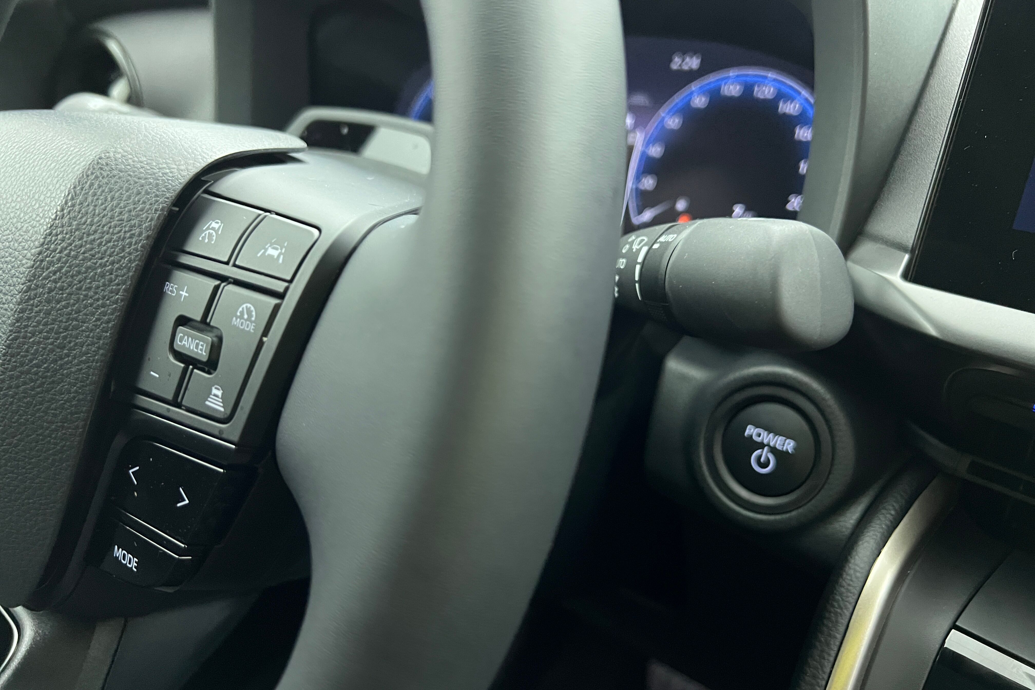 TOYOTA C-HR SUV Hybride rechargeable — photo 17