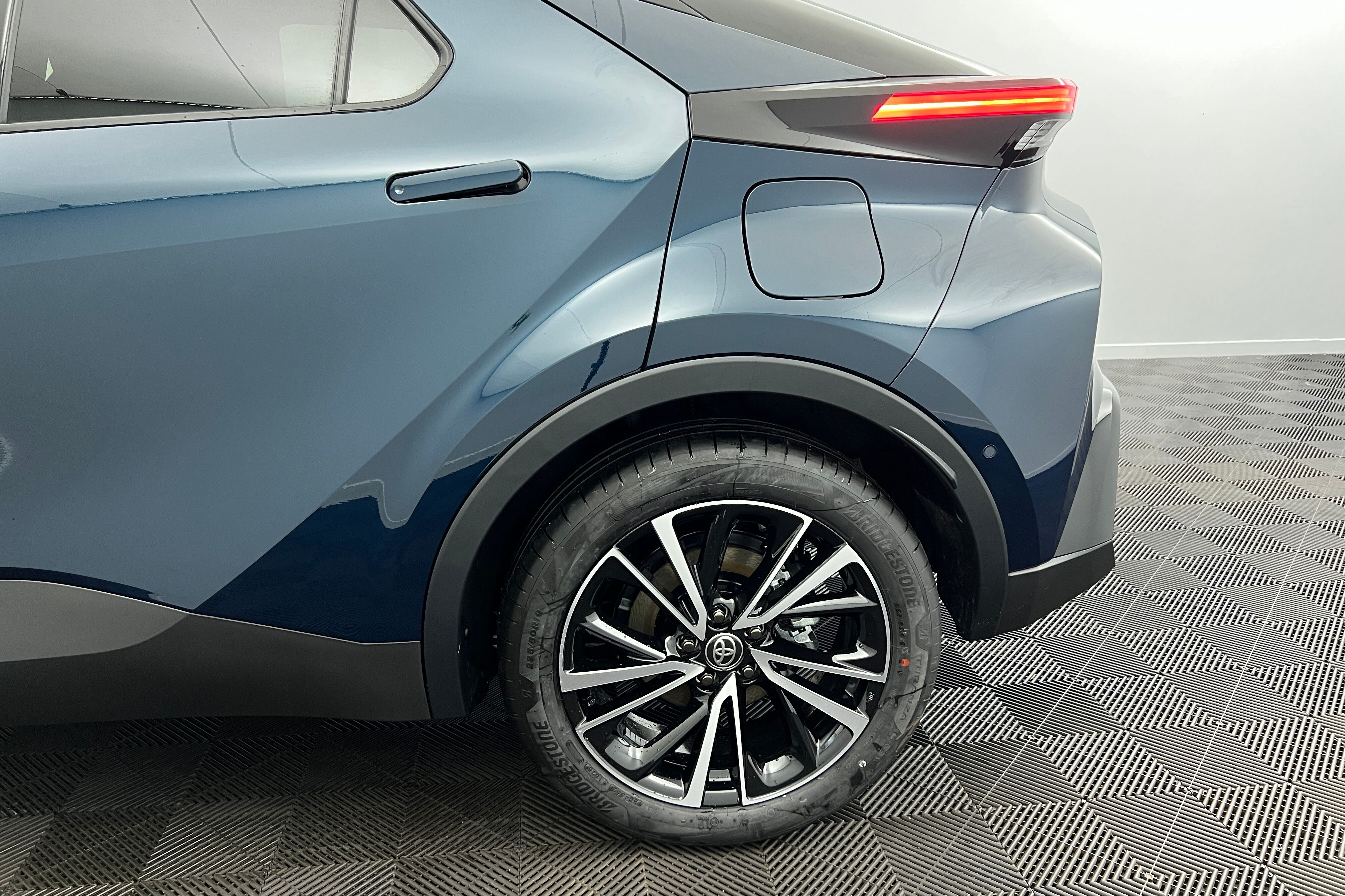 TOYOTA C-HR SUV Hybride rechargeable — photo 20