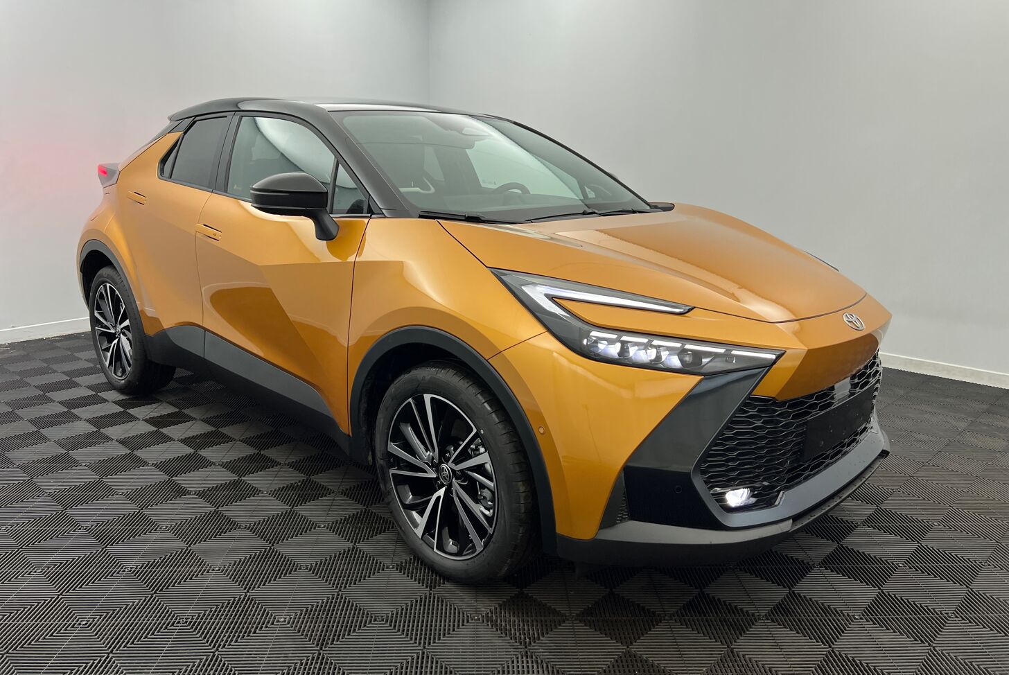 TOYOTA C-HR SUV Hybride rechargeable Essence