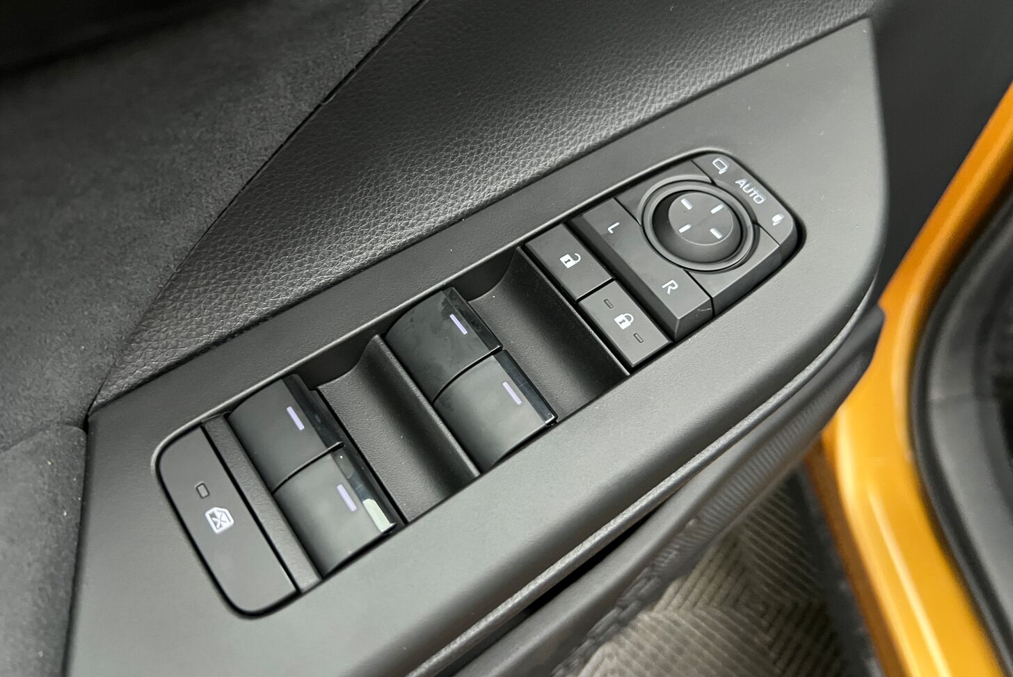 TOYOTA C-HR SUV Hybride rechargeable Essence