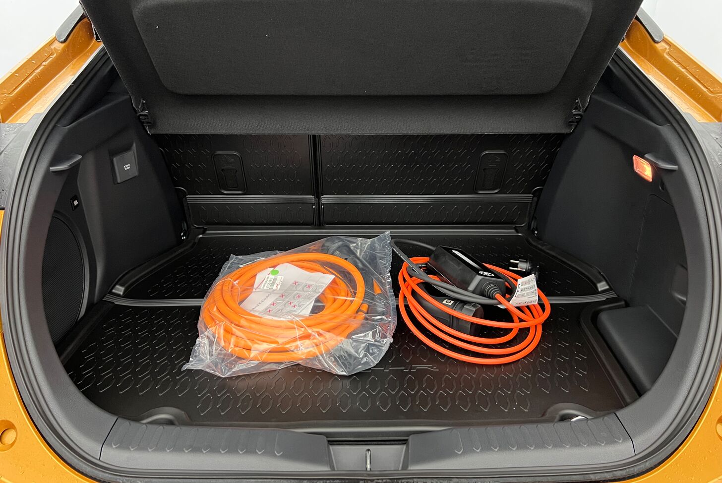 TOYOTA C-HR SUV Hybride rechargeable Essence