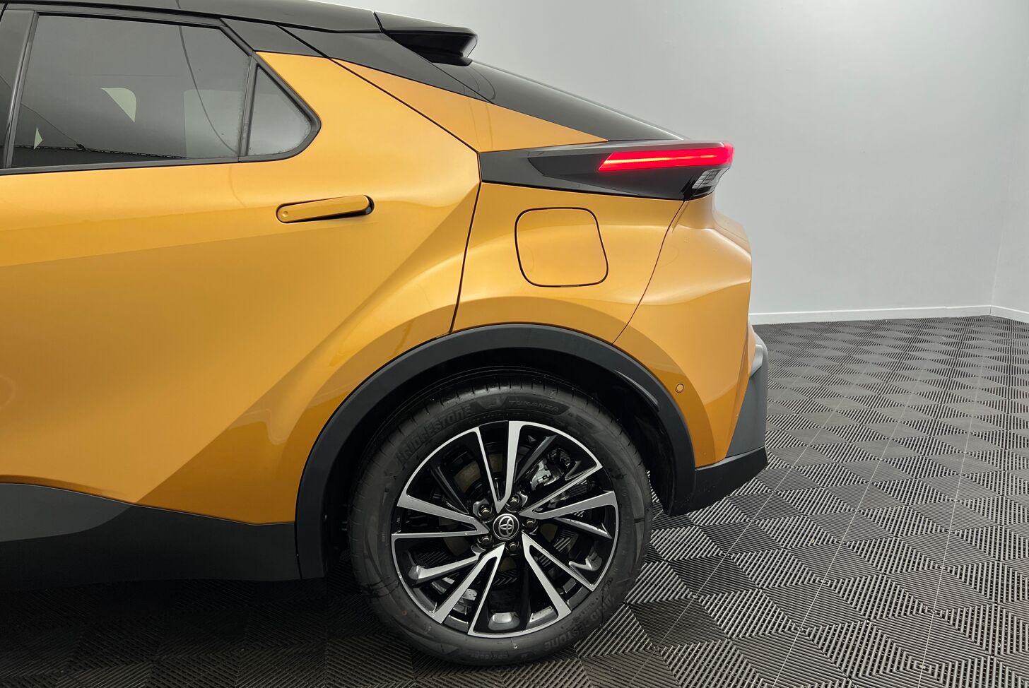 TOYOTA C-HR SUV Hybride rechargeable Essence