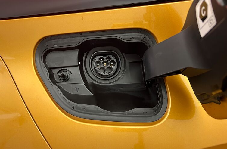 TOYOTA C-HR SUV Hybride rechargeable Essence