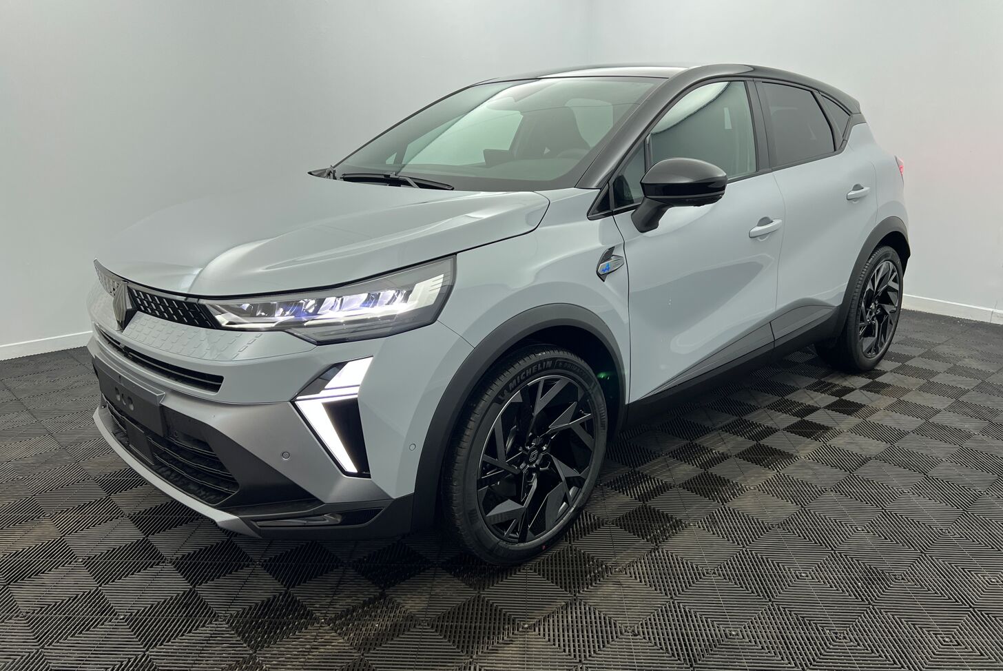 RENAULT Captur SUV Hybride Essence
