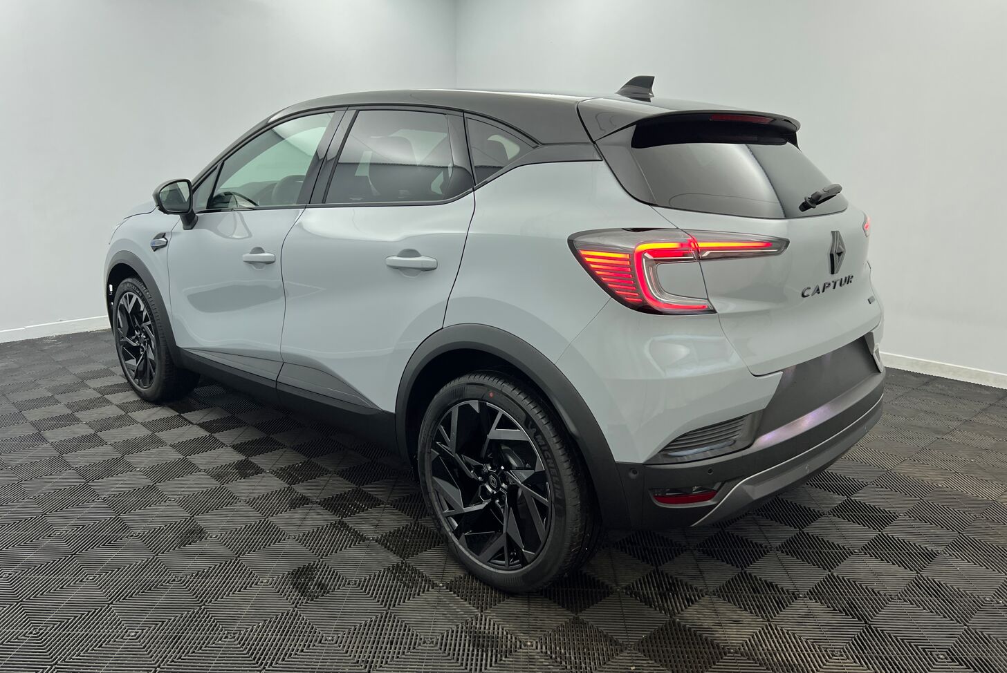 RENAULT Captur SUV Hybride Essence