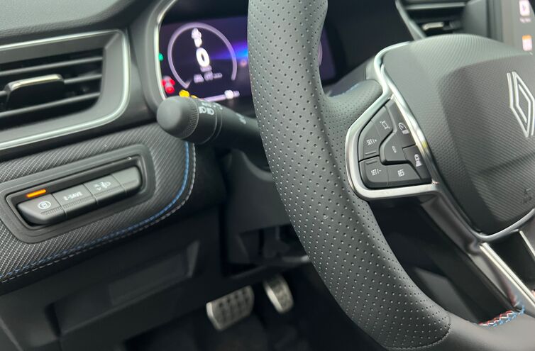 RENAULT Captur SUV Hybride Essence