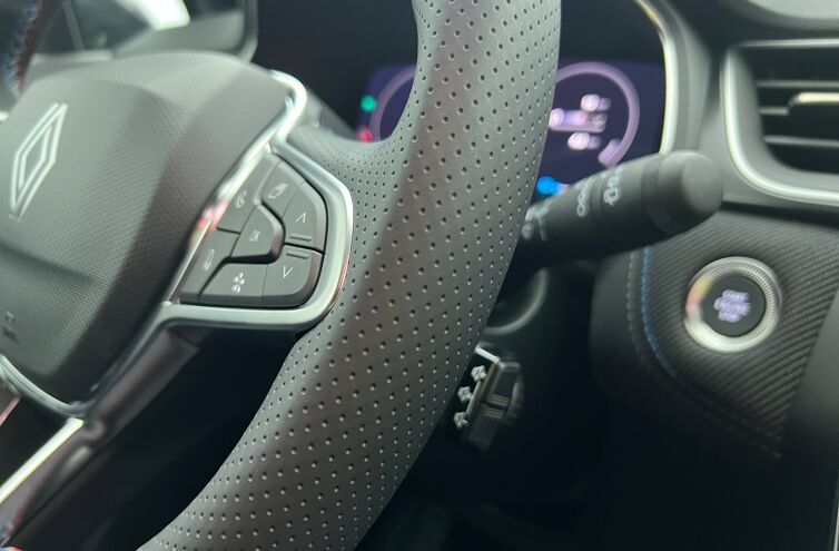 RENAULT Captur SUV Hybride Essence