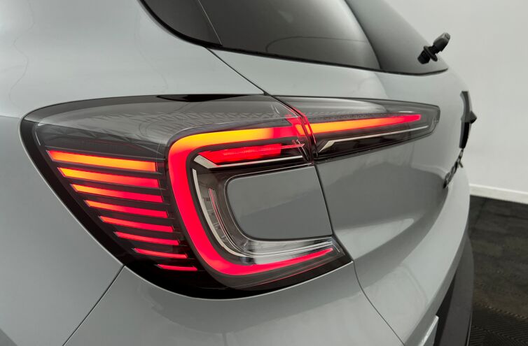 RENAULT Captur SUV Hybride Essence