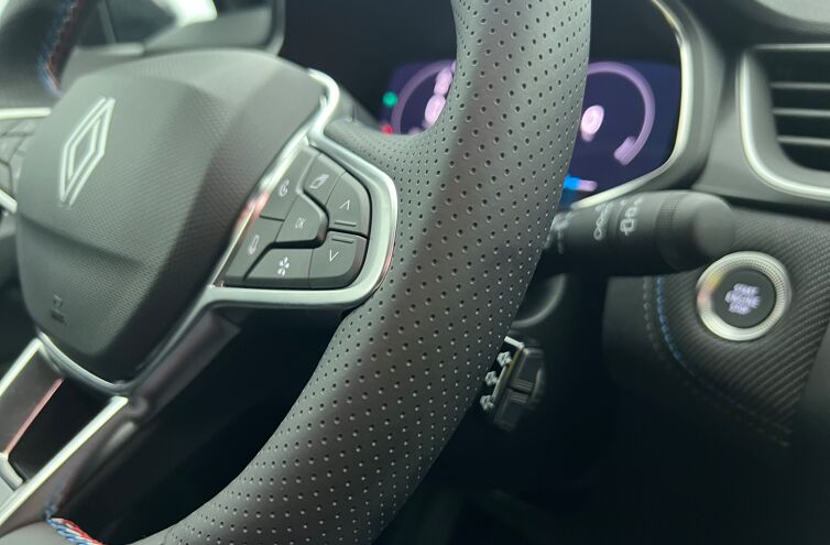 RENAULT Captur SUV Hybride Essence