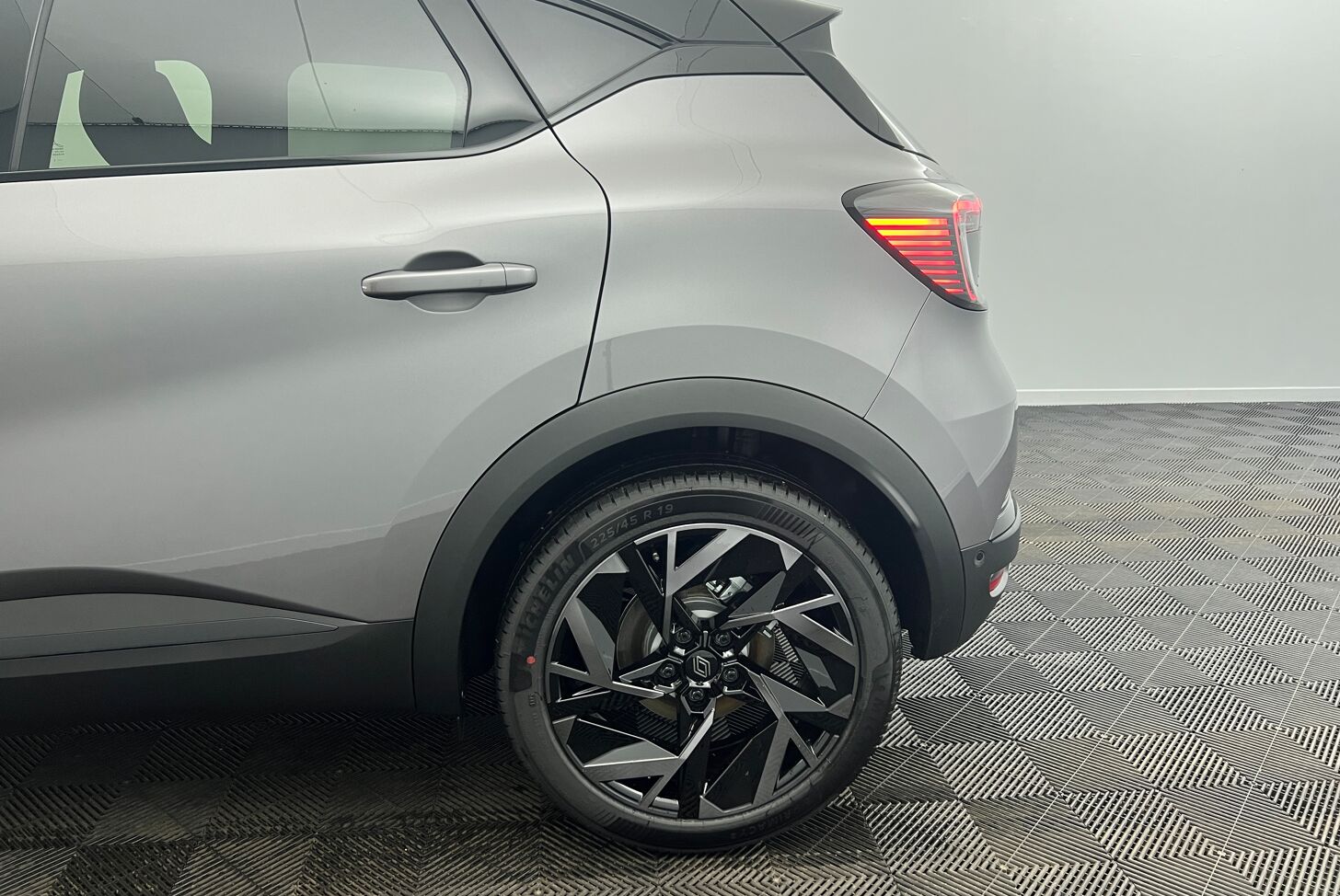 RENAULT Captur SUV Hybride Essence