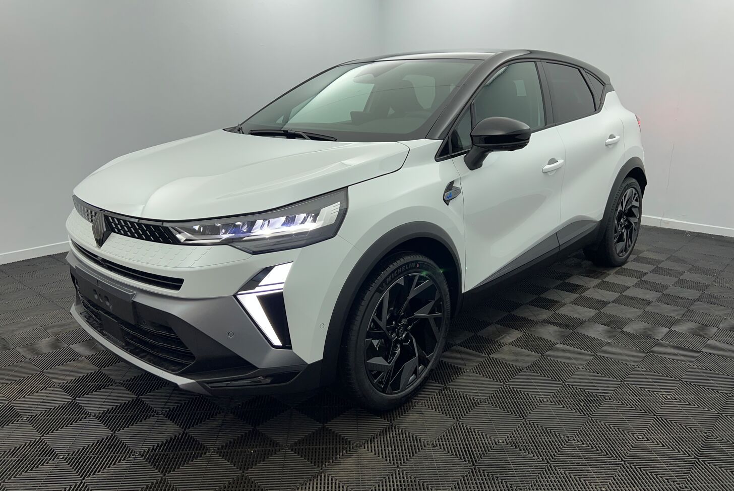 RENAULT Captur SUV Hybride Essence