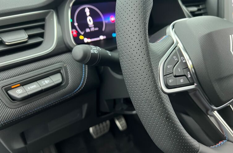 RENAULT Captur SUV Hybride Essence