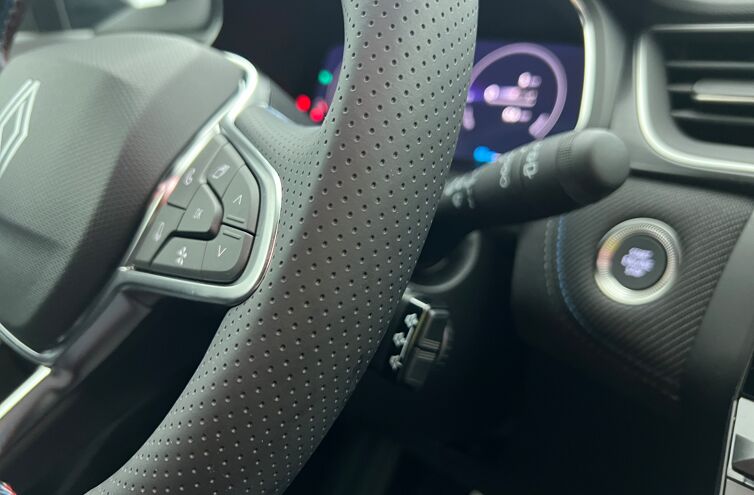 RENAULT Captur SUV Hybride Essence