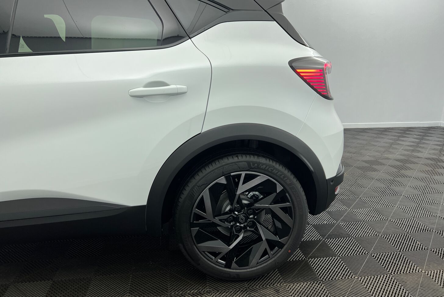 RENAULT Captur SUV Hybride Essence