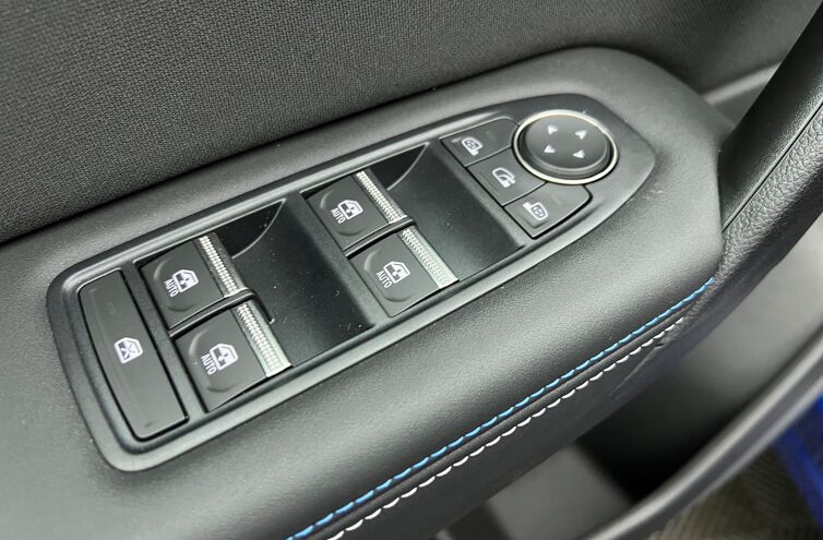 RENAULT Captur SUV Hybride Essence