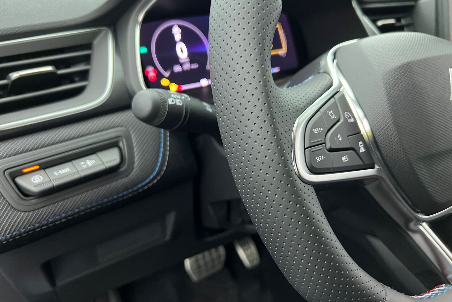 RENAULT Captur SUV Hybride Essence