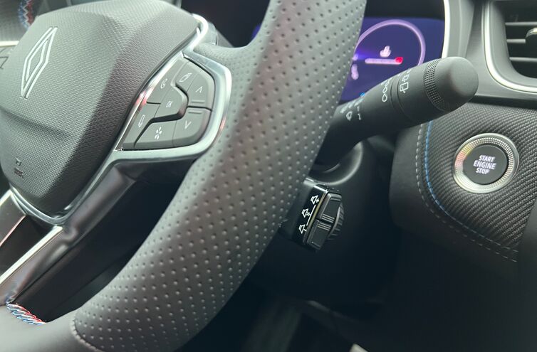 RENAULT Captur SUV Hybride Essence