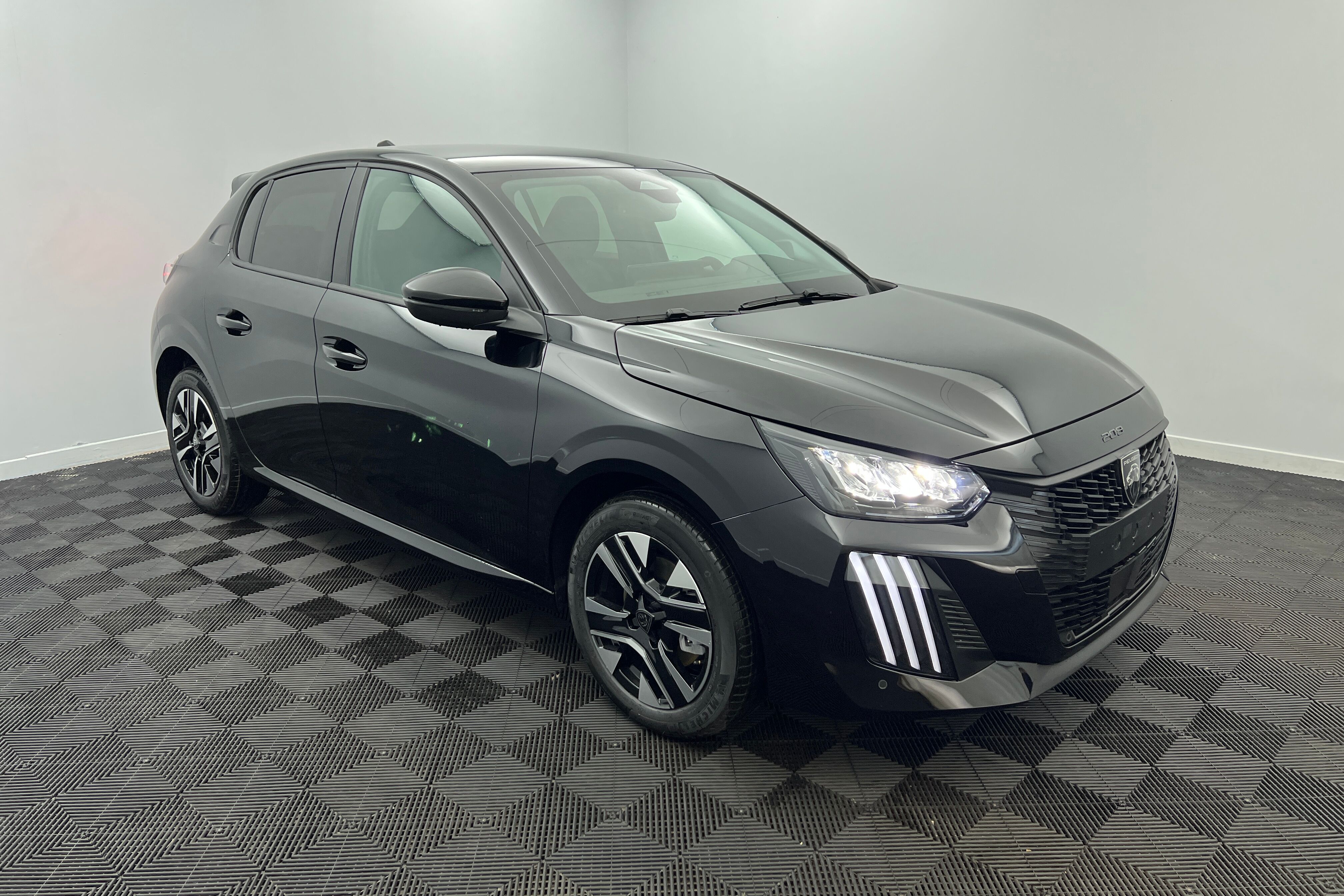 PEUGEOT 208 — photo 3