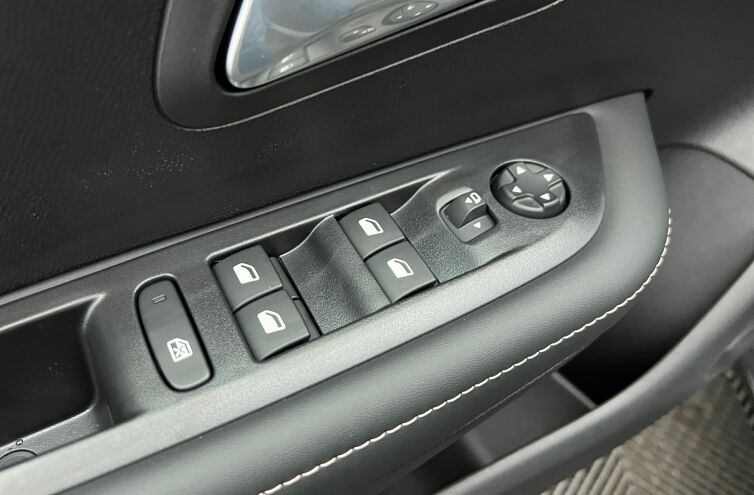 PEUGEOT 208 Berline Hybride Essence