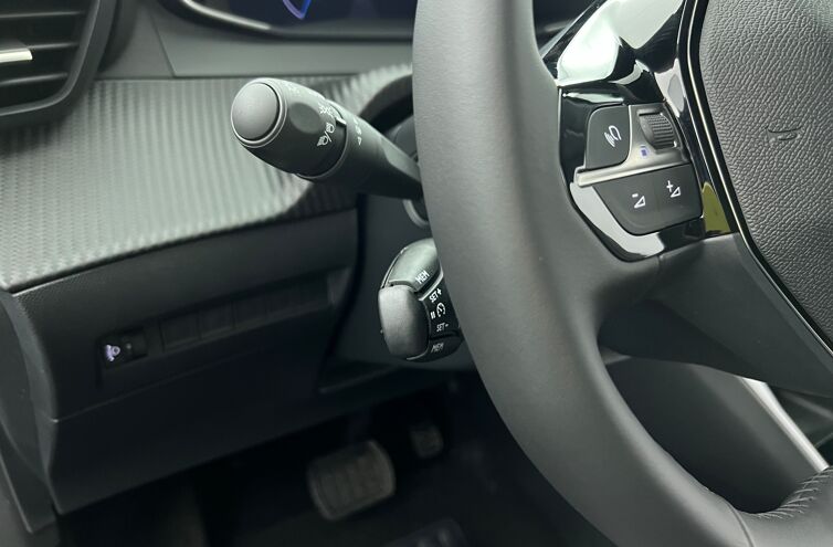 PEUGEOT 208 Berline Hybride Essence