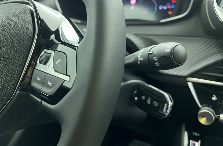 PEUGEOT 208 Berline Hybride Essence