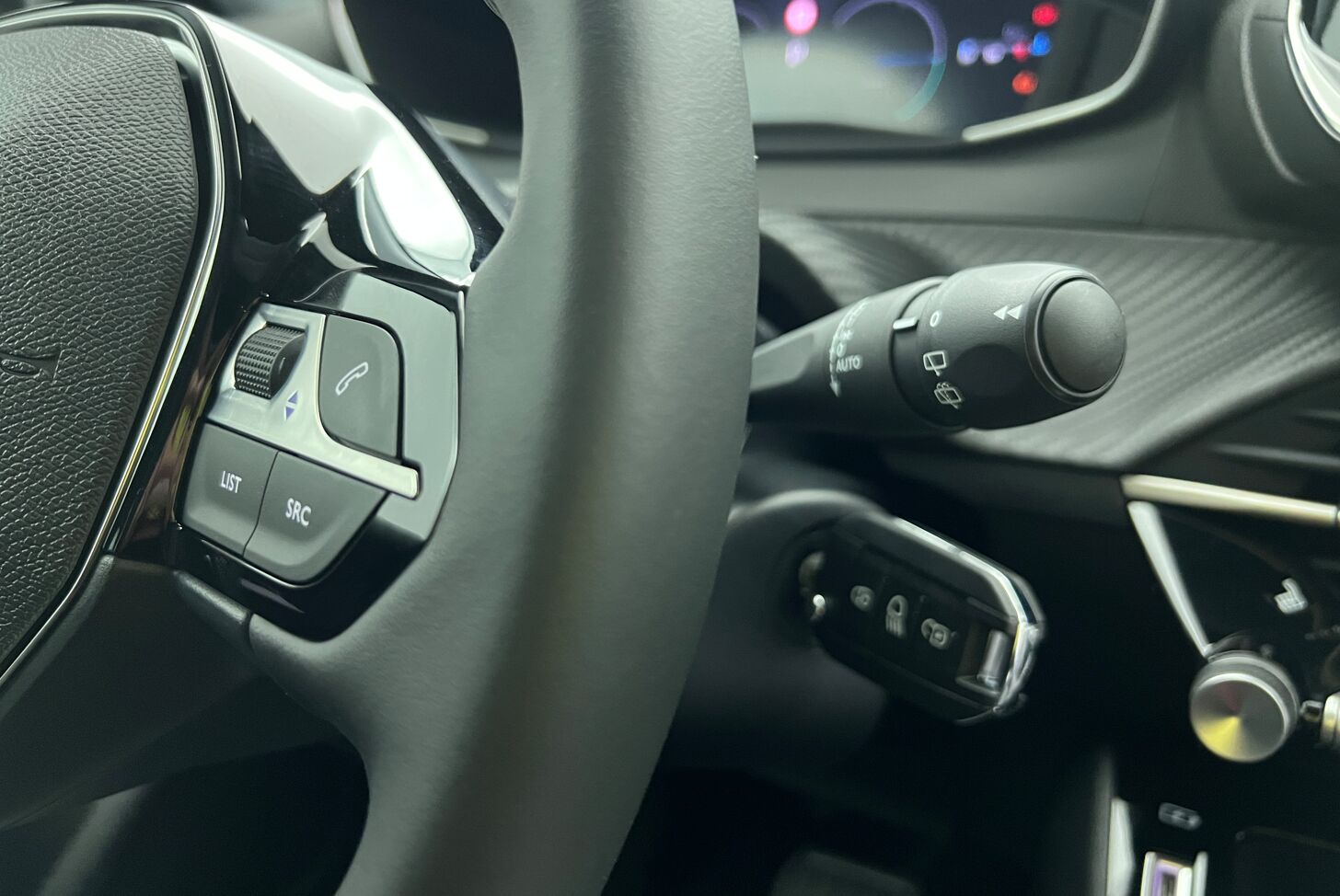 PEUGEOT 208 Berline Hybride Essence