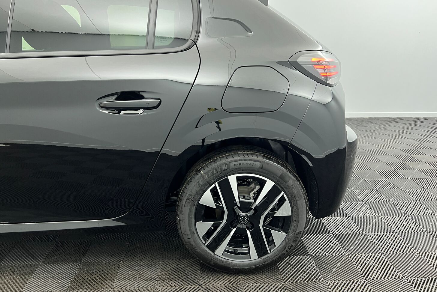 PEUGEOT 208 Berline Hybride Essence