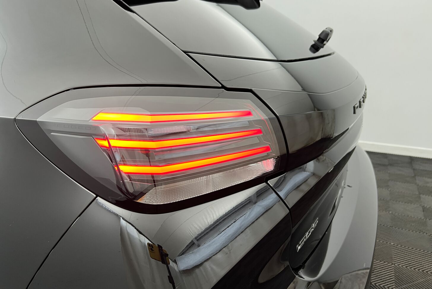 PEUGEOT 208 Berline Hybride Essence