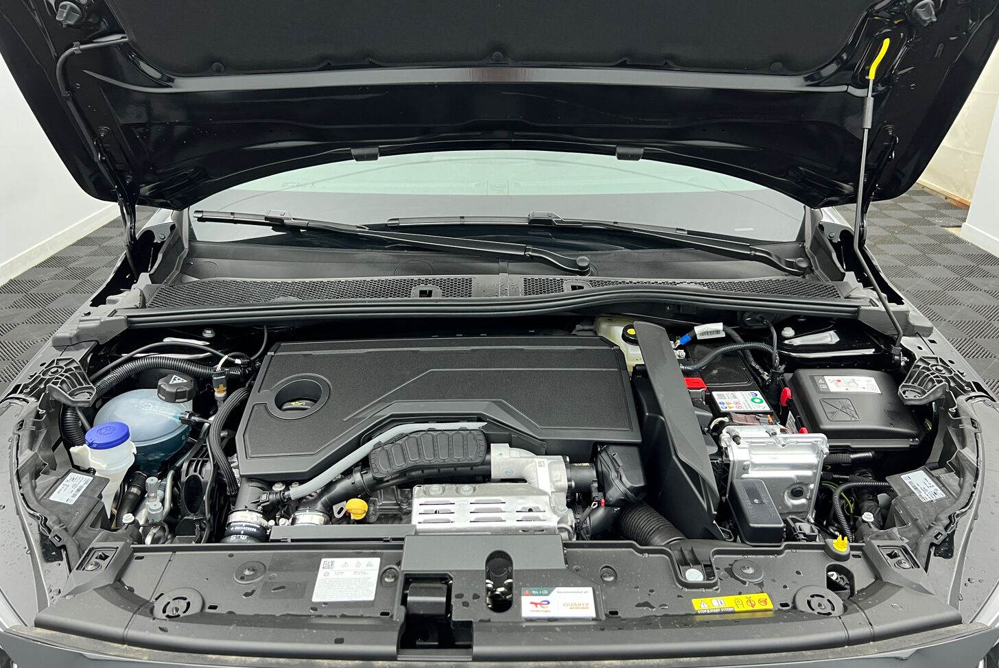 PEUGEOT 208 Berline Hybride Essence