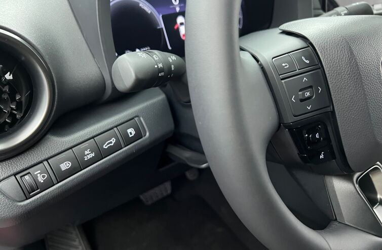 TOYOTA C-HR SUV Hybride rechargeable Essence