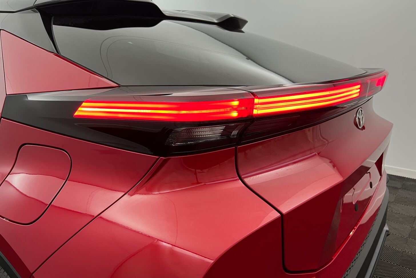 TOYOTA C-HR SUV Hybride rechargeable Essence