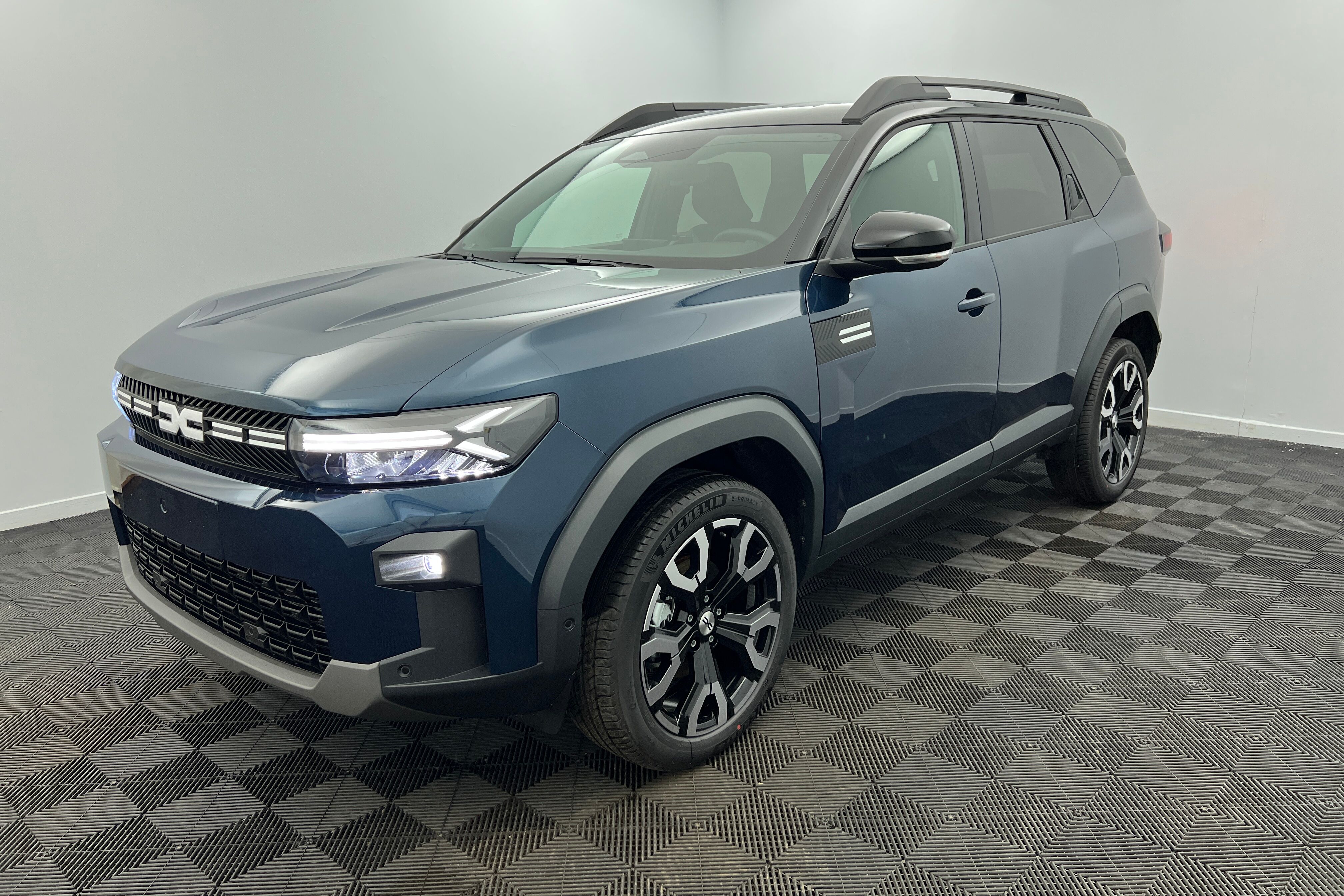 Hybrid 155 bleu indigo toit noir avec 2150 d'quipements inclus