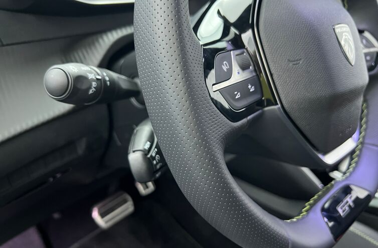 PEUGEOT 208 Berline Hybride Essence