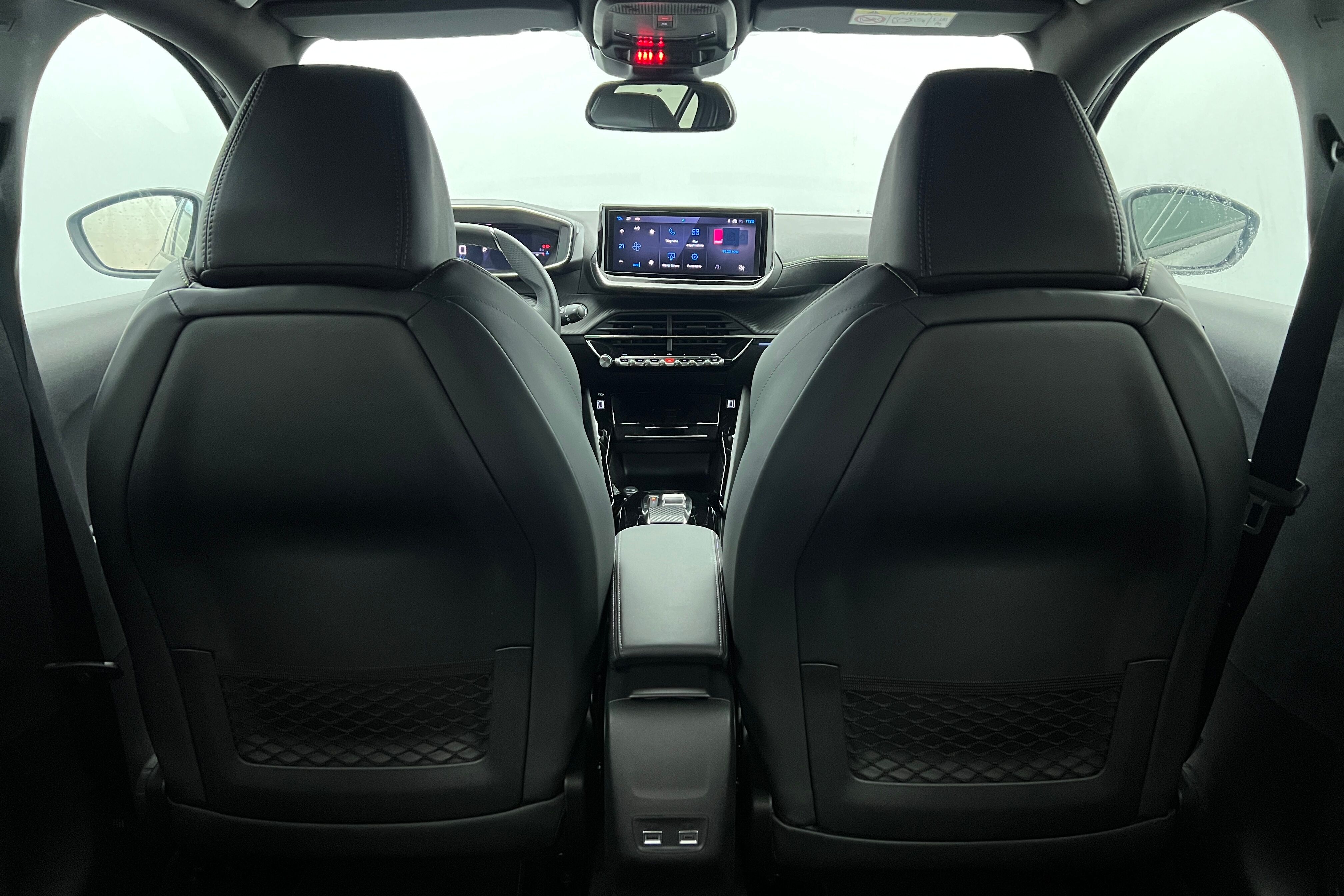 PEUGEOT 208 Berline Hybride — photo 10