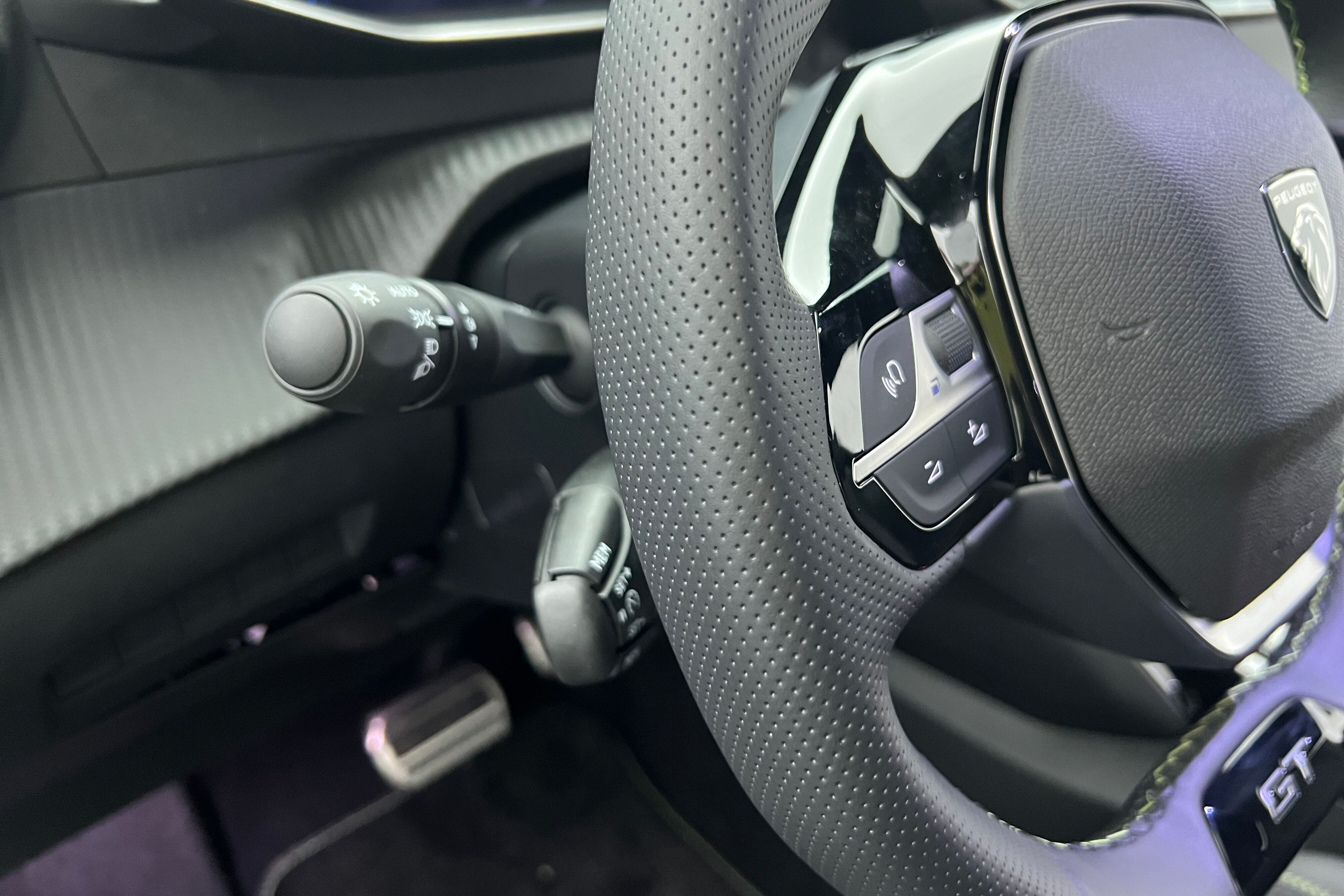 PEUGEOT 208 Berline Hybride — photo 16