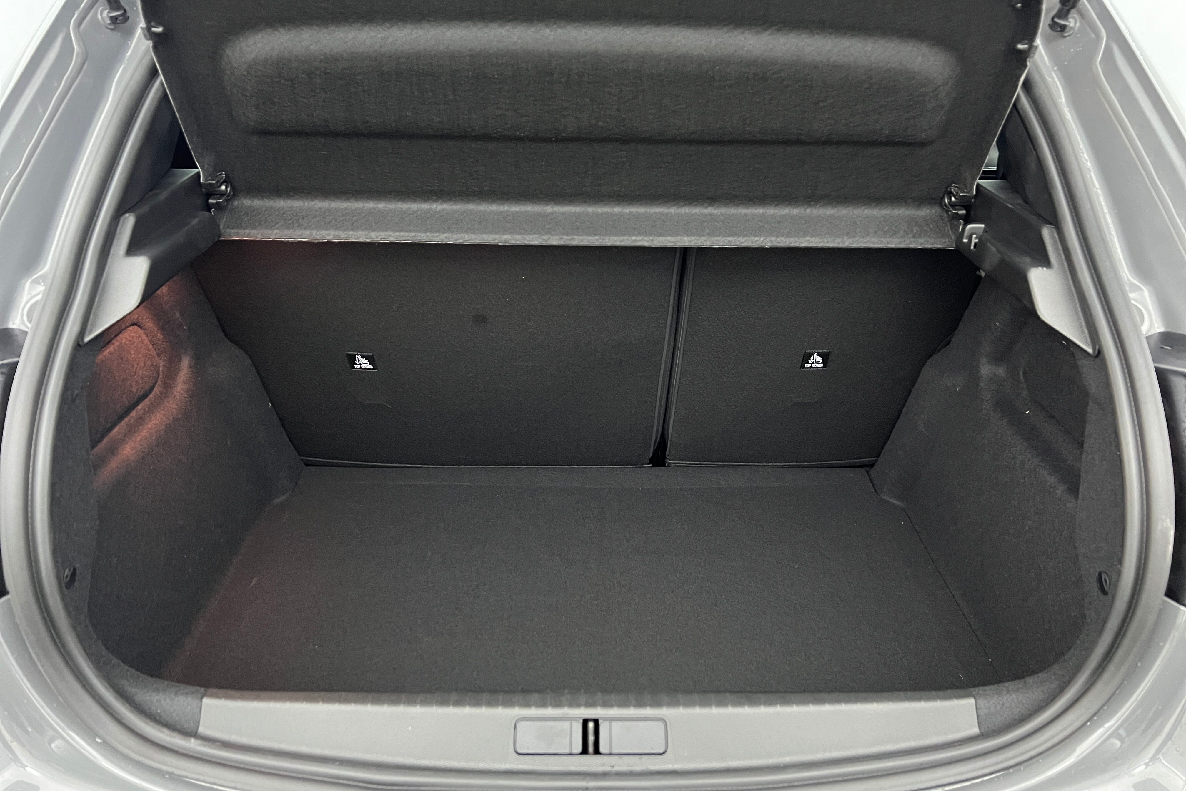 PEUGEOT 208 Berline Hybride — photo 18