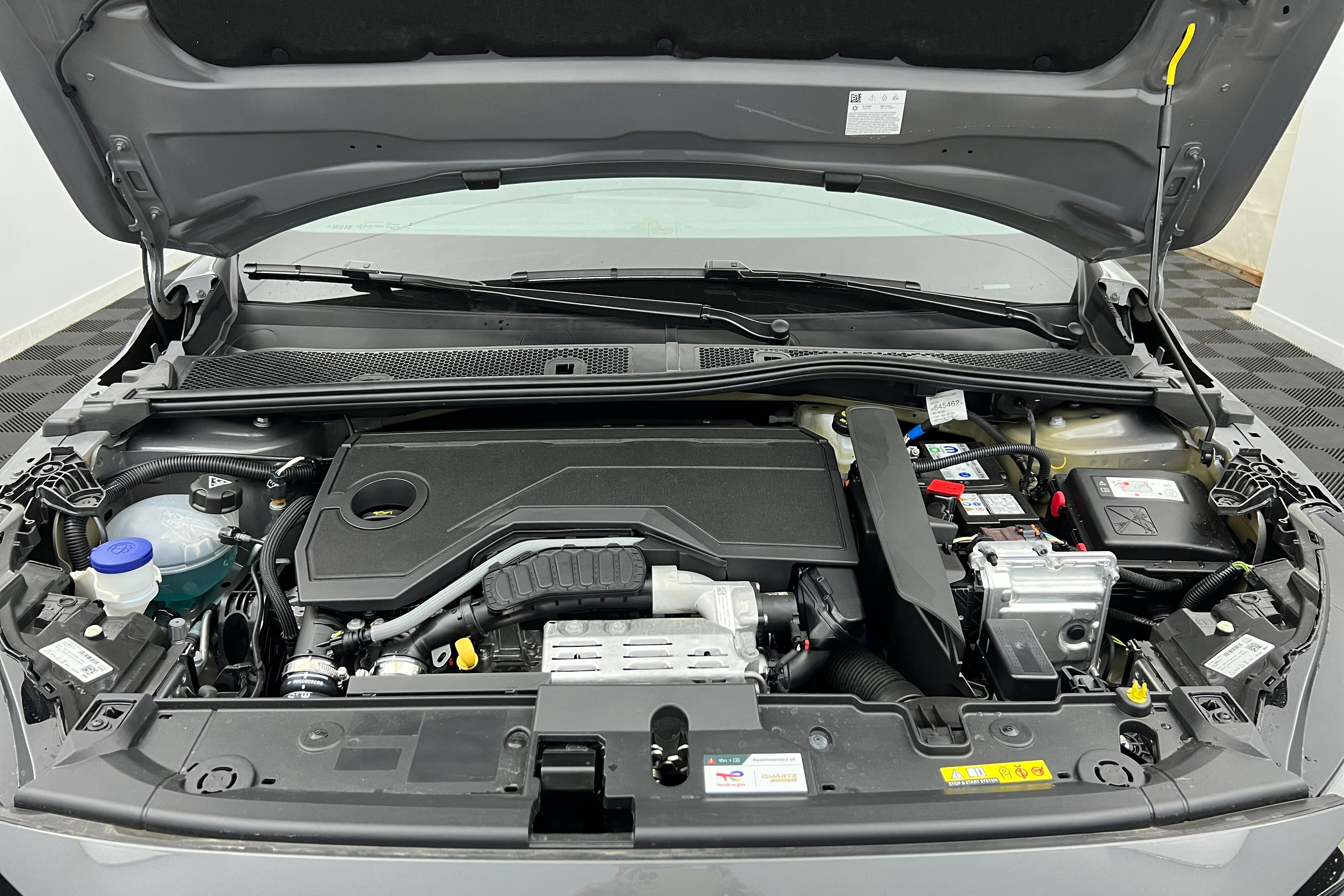 PEUGEOT 208 Berline Hybride — photo 22