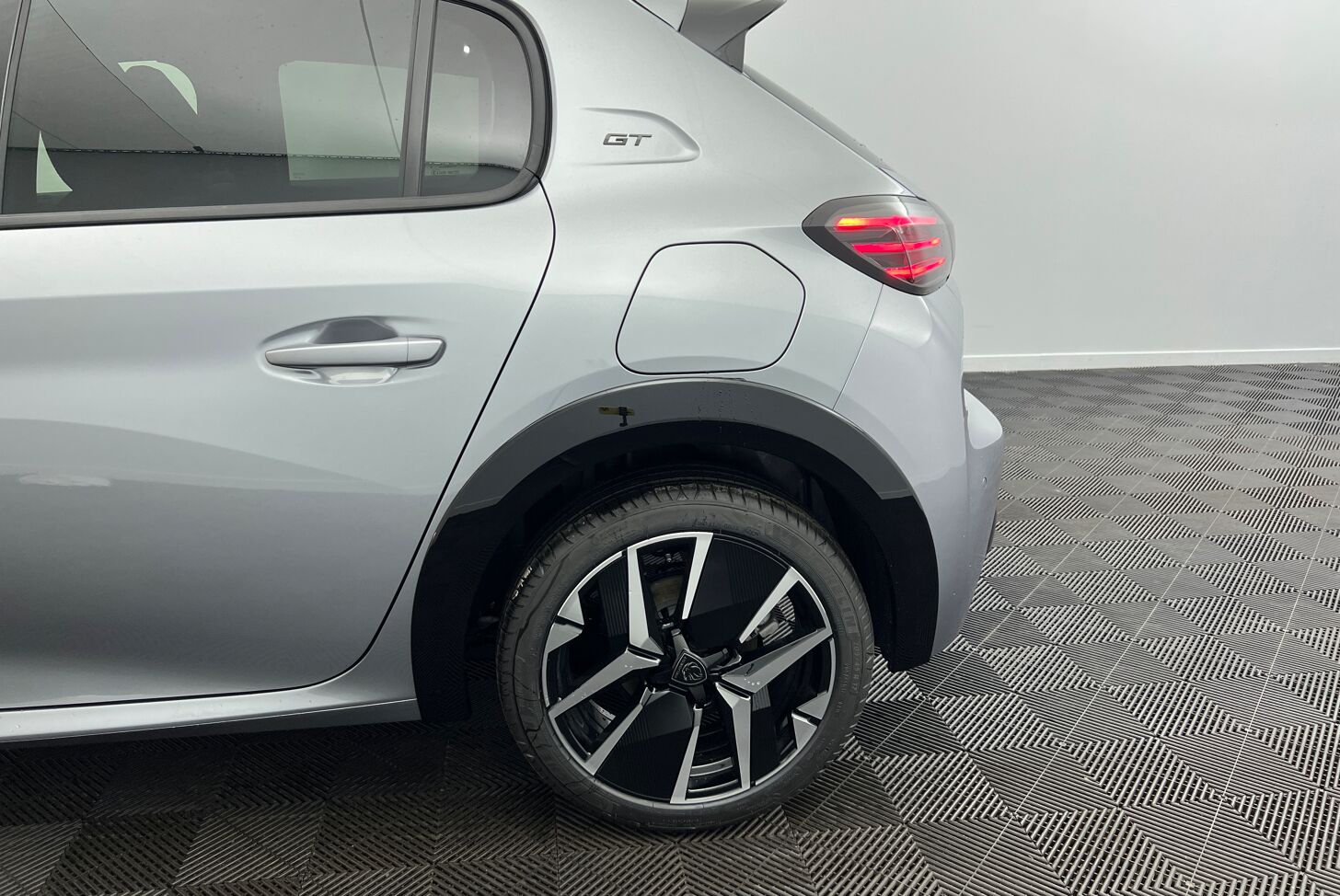 PEUGEOT 208 Berline Hybride Essence