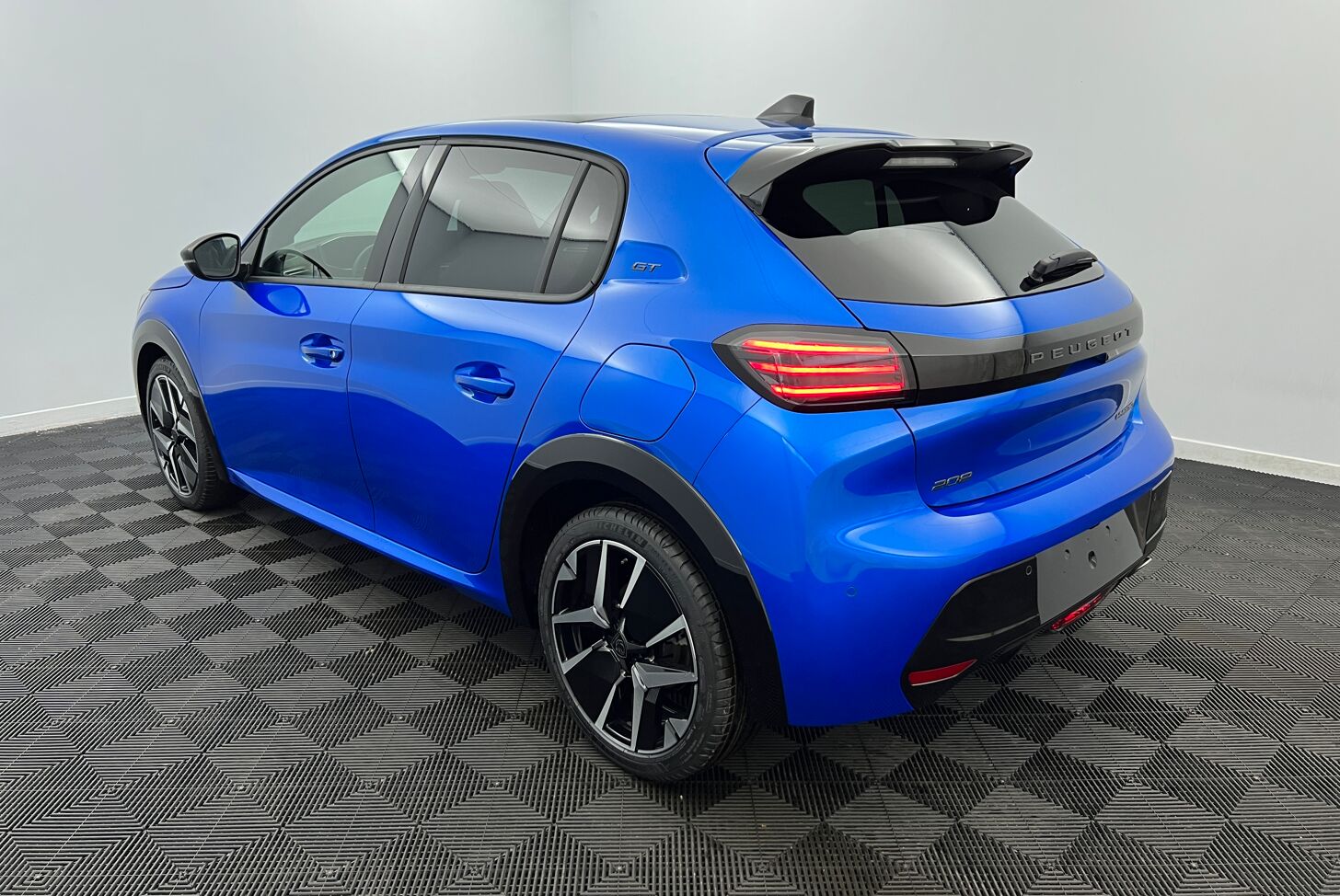 PEUGEOT 208 Berline Hybride Essence