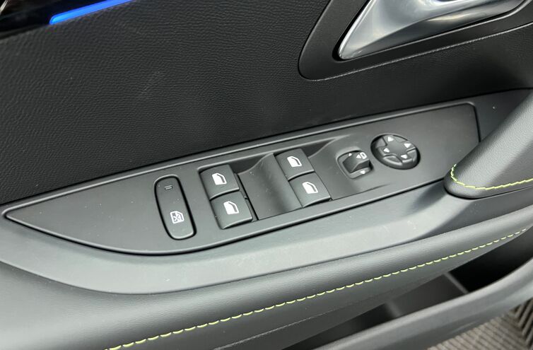 PEUGEOT 208 Berline Hybride Essence